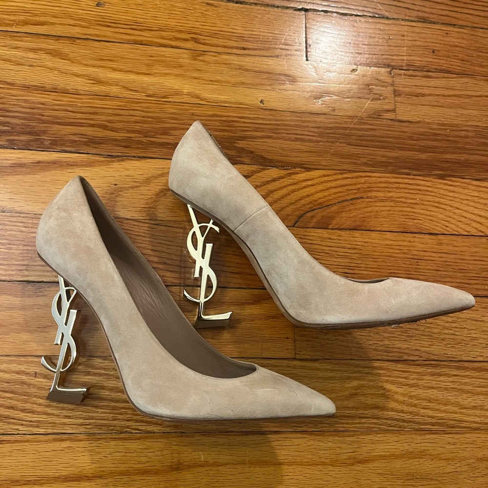YSL Logo Pumps in beige